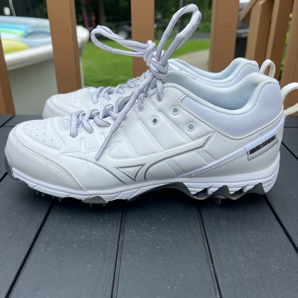 Mizuno Womens 9 Spike Swift Metal Softball Cleats Sz 7 - Picture 4 of 8